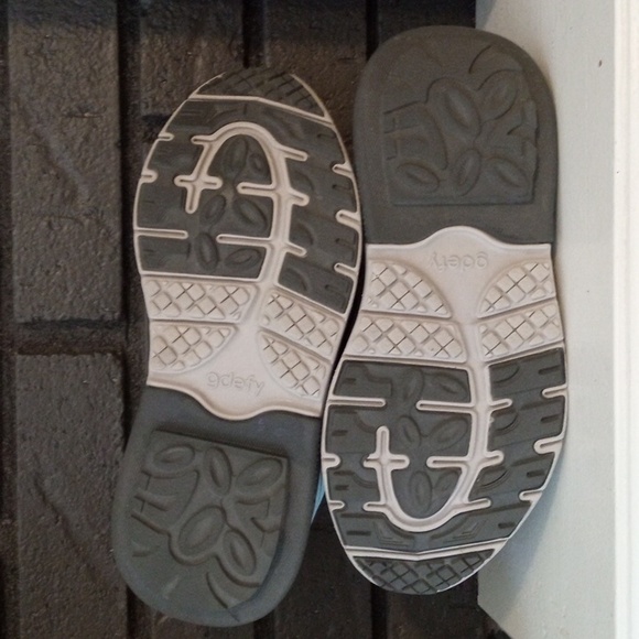 Women's Blue Gray Mighty Walk Gravity Defyer Comfort Fit Athletic Shoes - Picture 9 of 10